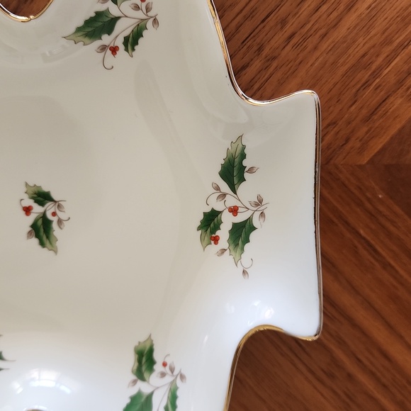 Royal Limited Holly Holiday 8" Ceramic Tree dish Gold trim - Picture 6 of 6